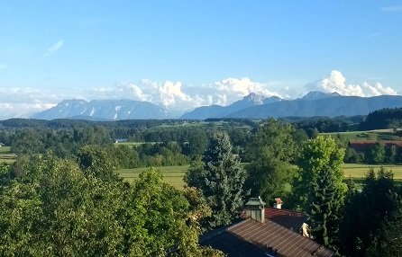 Herrliche Aussicht auf Tachinger und Waginger See und die nahen bayerischen und österreichischen Alpen